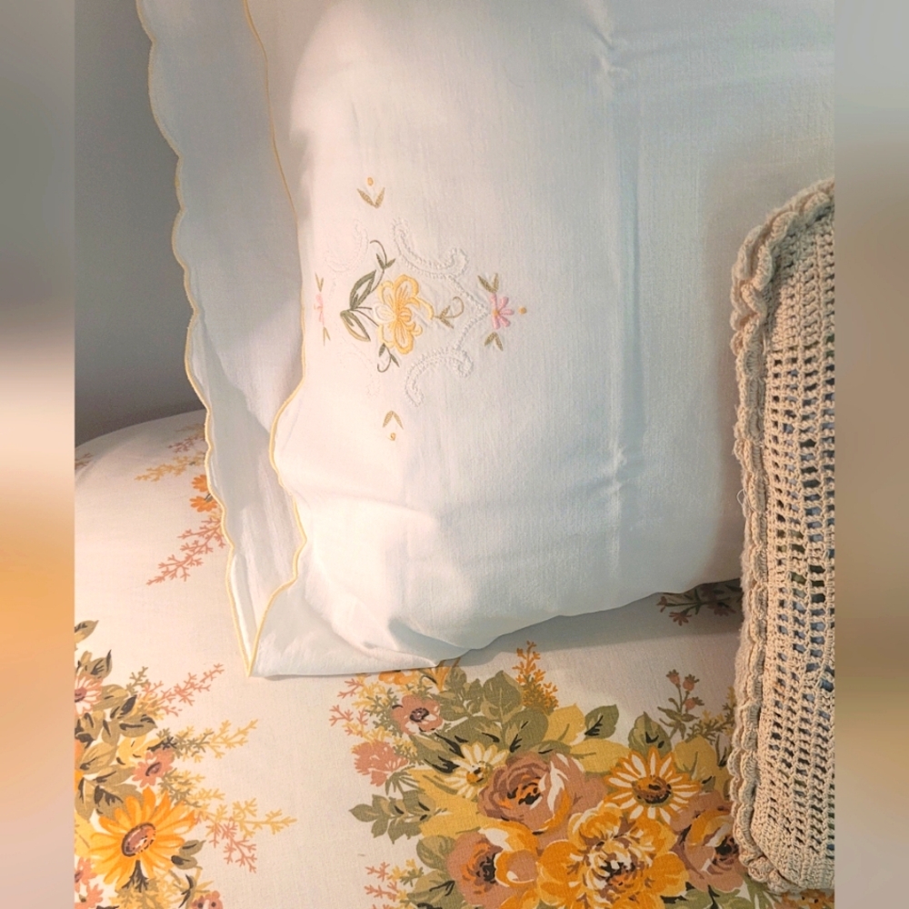 VINTAGE Single/Twin sz Bedding Set. 3pc - Picture 3 of 12